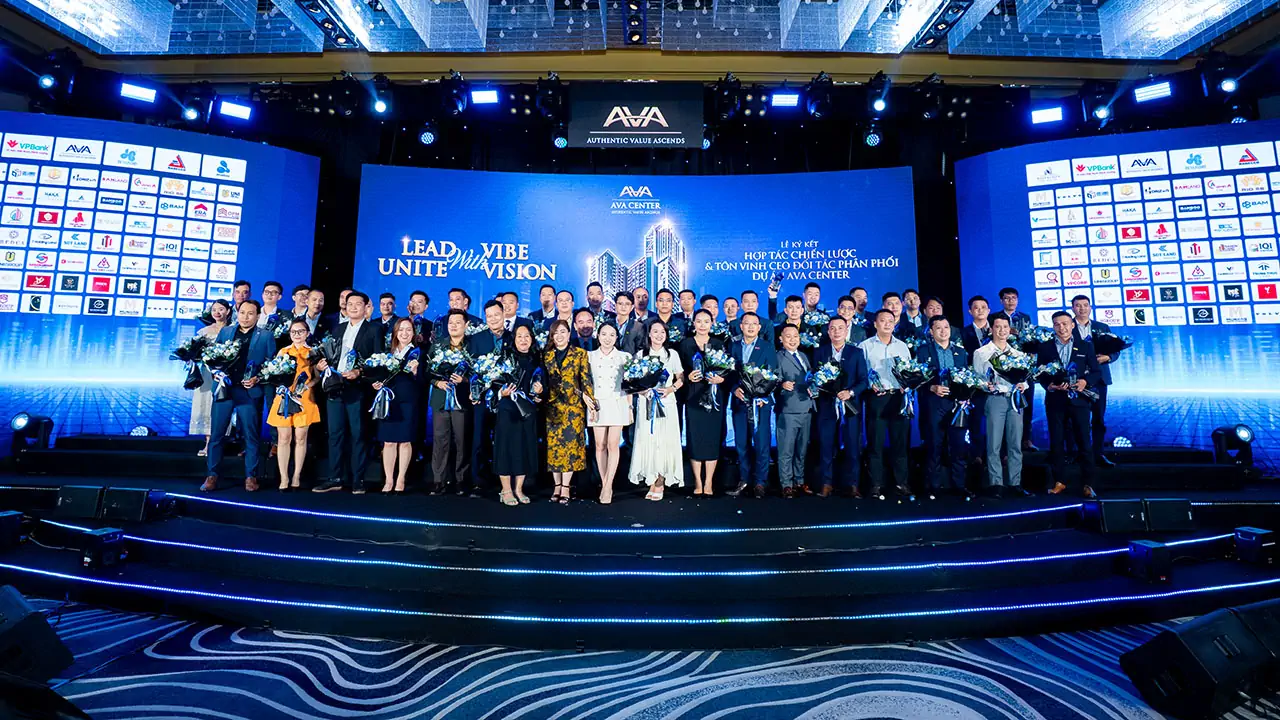 tiện ích hồ bơi và không gian xanh nội khu ava center