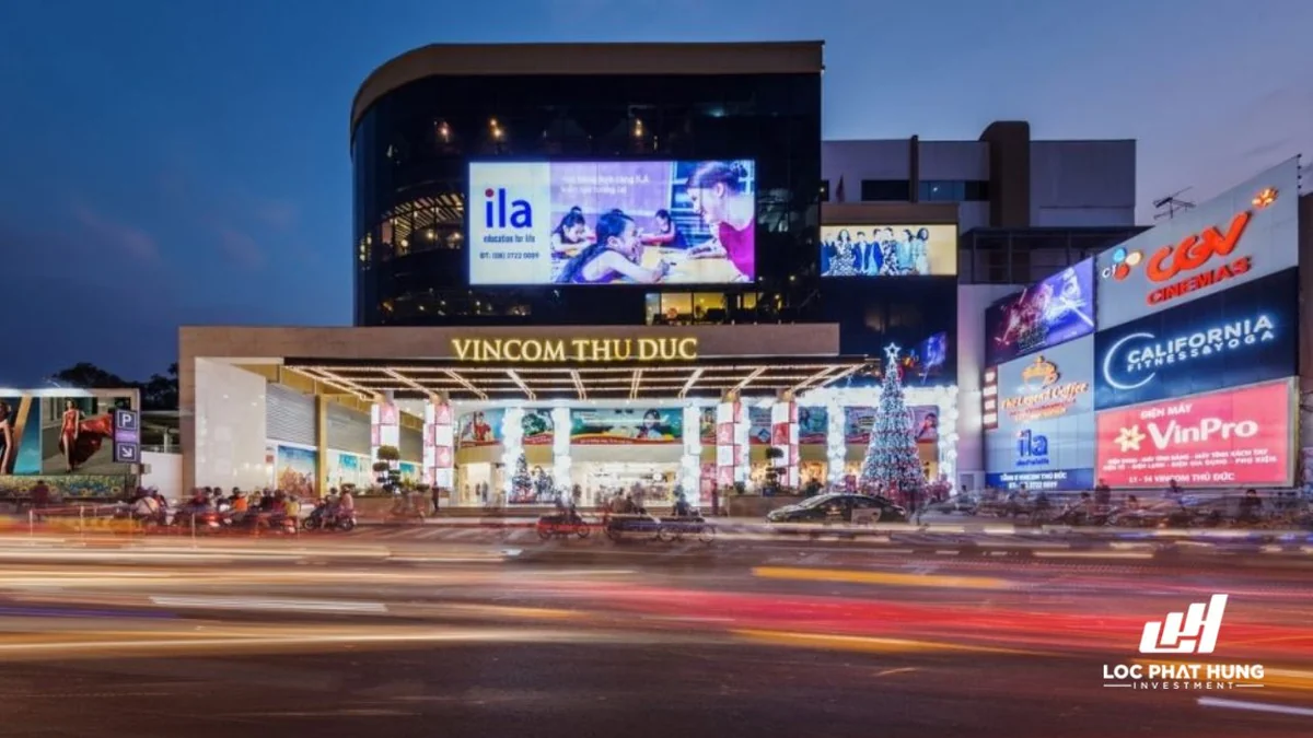 Không gian bếp đảo sang trọng và bàn ăn gia đình thoáng đạt Fiato Premier - Dự án Fiato Premier Thủ Đức