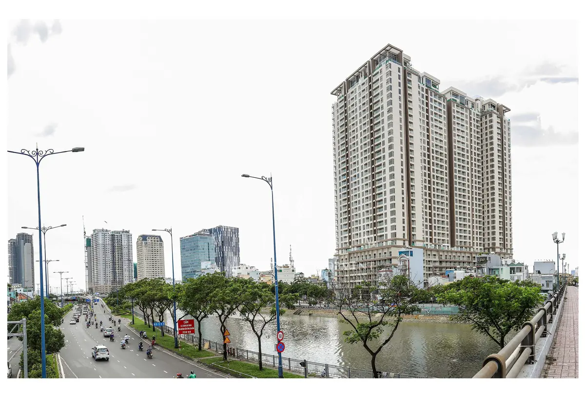 Khu căn hộ hạng sang Masteri Millennium Bến Vân Đồn Quận 4 - Hình ảnh thực tế số 1 phối cảnh kiến trúc tiện ích hồ bơi mặt bằng căn hộ