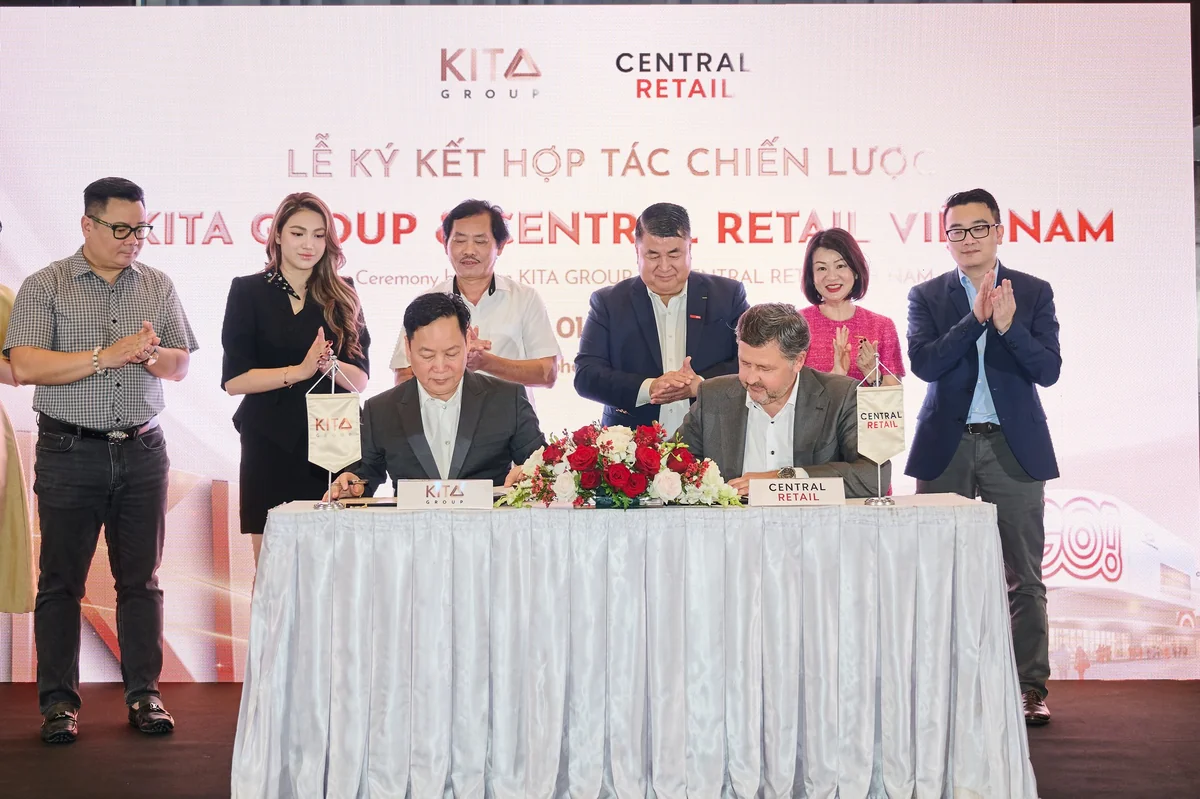 Lãnh đạo KITA Group ký kết văn bản hợp tác thương mại tại Kita Aqua Avenue Vĩnh Long Lãnh đạo KITA Group ký kết văn bản hợp tác thương mại tại Kita Aqua Avenue Vĩnh Long
